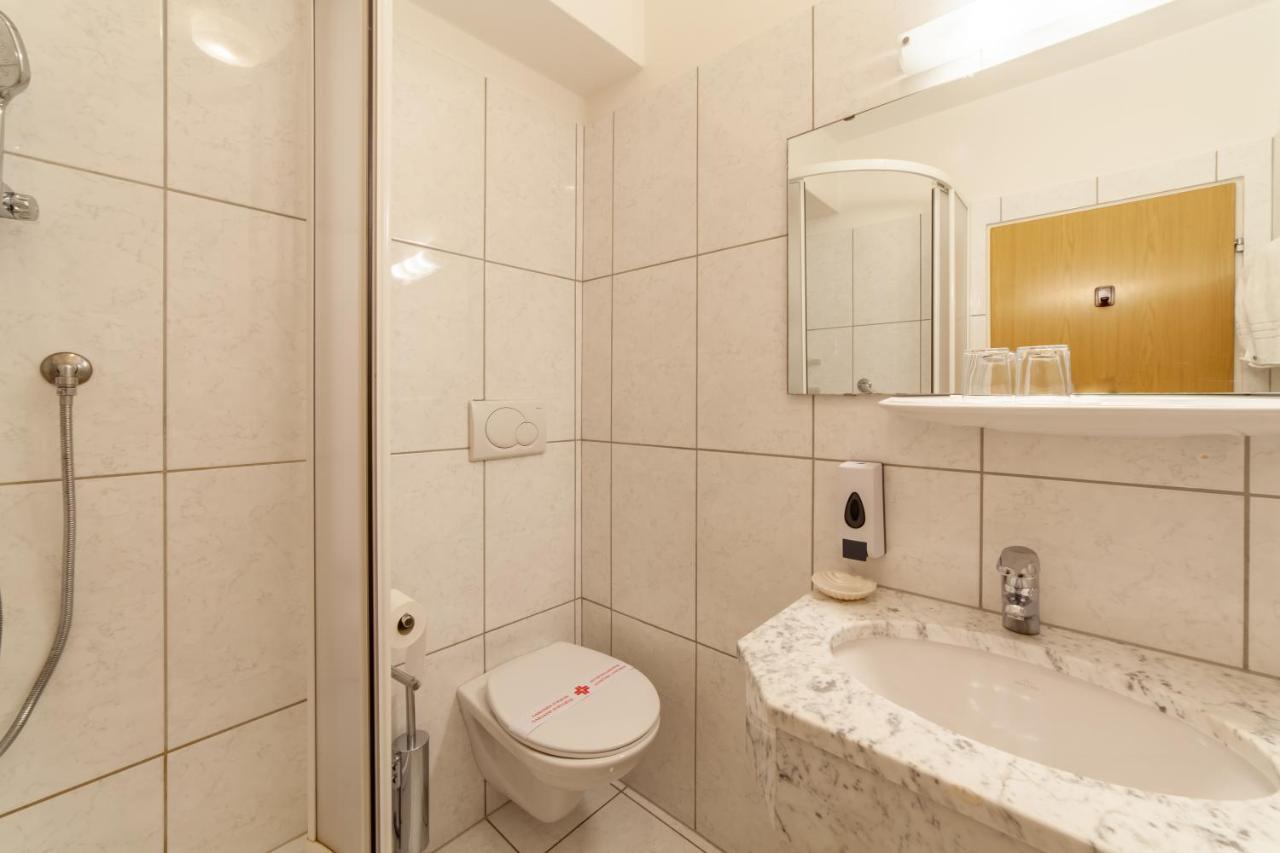 Fruehstuecks-Hotel Olympia Тіроло Екстер'єр фото