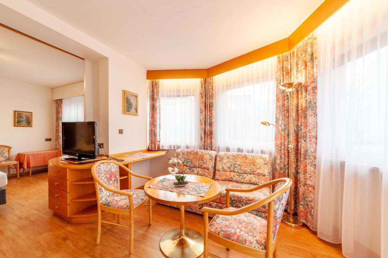 Fruehstuecks-Hotel Olympia Тіроло Екстер'єр фото