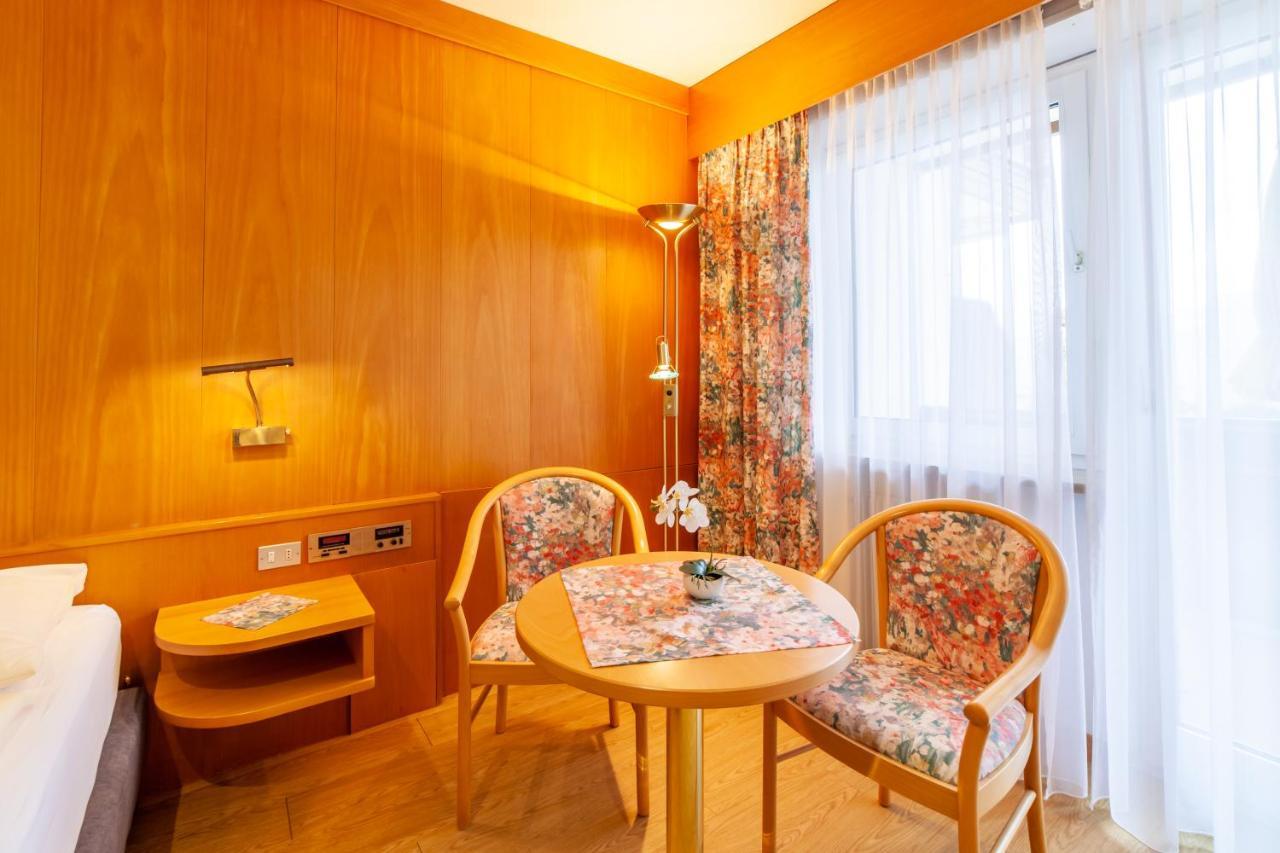 Fruehstuecks-Hotel Olympia Тіроло Екстер'єр фото