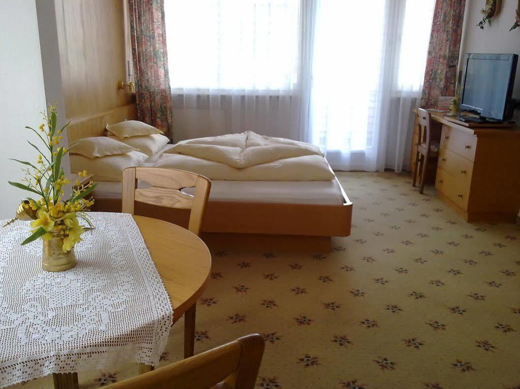 Fruehstuecks-Hotel Olympia Тіроло Екстер'єр фото